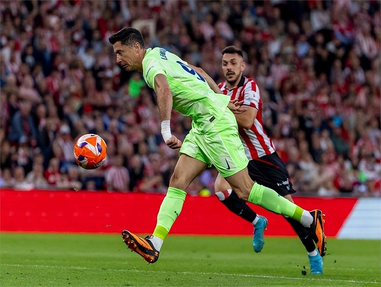 姆巴佩在MAD比赛中惊险取胜，问鼎冠军引发热议！的简单介绍