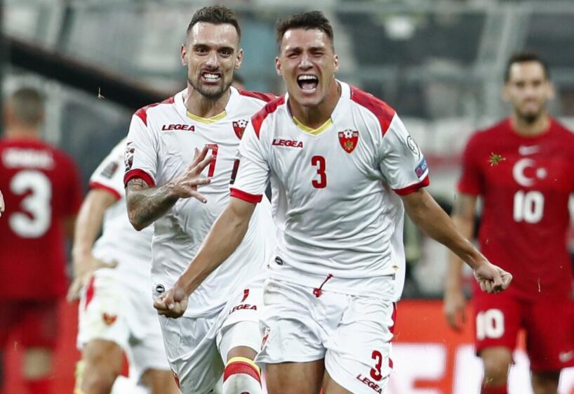 爱游戏AYX正版平台-莫德里奇颠球